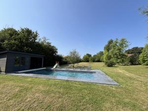 Bazén v ubytování L'Oasis Familiale - Piscine - Parking - 10 pers nebo v jeho okolí