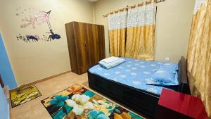 Chitwan Comforts Apt 2客房内的一张或多张床位