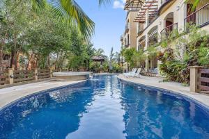 Gav10 Modern Pool Side Condo in Quiet Area of Tam内部或周边的泳池