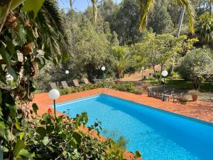 The swimming pool at or close to Dúplex de invitados en medio del bosque