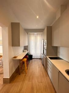 Kuchyň nebo kuchyňský kout v ubytování Amazing 3BD 3BTH with 9 Balconies by Madrid4You Apartments