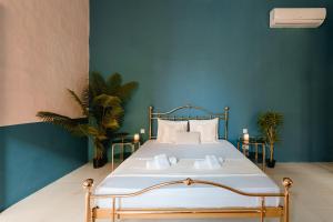 Senglea Jungle Palazzo客房内的一张或多张床位