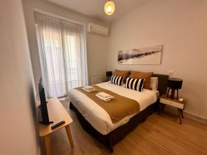 Ein Bett oder Betten in einem Zimmer der Unterkunft Amazing 3BD 3BTH with 9 Balconies by Madrid4You Apartments