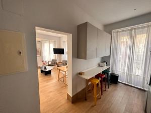 Posezení v ubytování Amazing 3BD 3BTH with 9 Balconies by Madrid4You Apartments