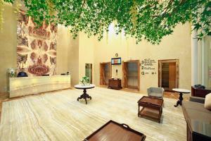 Ruang duduk di All Sedayu Hotel Kelapa Gading