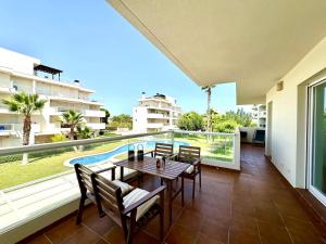 a balcony with a table and chairs and a pool at Casa Marita in El Verger