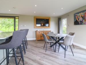 TV a/nebo společenská místnost v ubytování Orchard Lodge