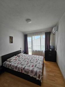 a bedroom with a bed and a window at Apartment Friends in Sandanski +18 photos