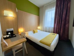 Postel nebo postele na pokoji v ubytování B&B HOTEL Metz Est Technopole Pôle Santé