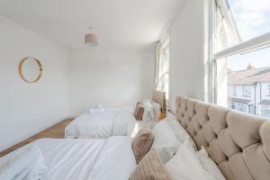 Ένα ή περισσότερα κρεβάτια σε δωμάτιο στο Urban Oasis 4 bedroom house with parking
