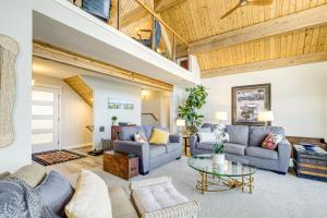Gambar di galeri bagi Bayfront Home with Private Beach in Poulsbo! di Poulsbo