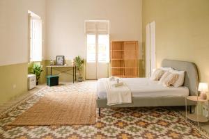 Senglea Jungle Palazzo客房内的一张或多张床位