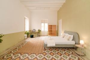 Senglea Jungle Palazzo客房内的一张或多张床位