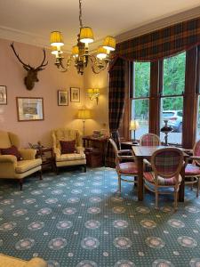 Posezení v ubytování Ravenscourt House, Guest House