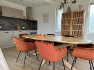 Ảnh trong thư viện ảnh của La Casita, Luxe Chalet Aan Het Water met Airco ở Anjum