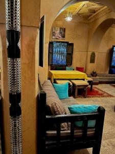 Posezení v ubytování Kasbah Ennakb