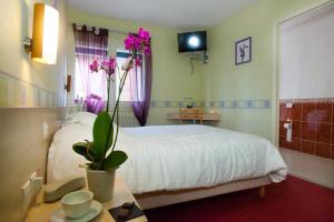 Afbeelding uit fotogalerij van Logis Hotel Restaurant Le Commerce in Guichen