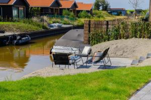 Ảnh trong thư viện ảnh của La Casita, Luxe Chalet Aan Het Water met Airco ở Anjum