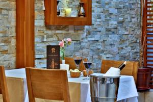 Restoran atau tempat lain untuk makan di The Million Stone Hotel - Special Category
