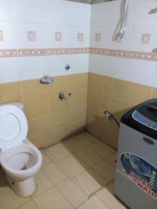 Ένα μπάνιο στο Smart Holiday Inn +99 φωτογραφίες