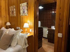 Kúpeľňa v ubytovaní El Xalet de Taüll Hotel Rural + 37 fotografií