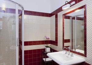 a bathroom with a sink and a shower at Villa Soleil in Colleretto Giacosa