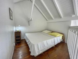 Postel nebo postele na pokoji v ubytování Villa Les Nereides + 37 fotografií
