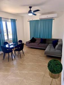 Posezení v ubytování Ocean Front Apartments