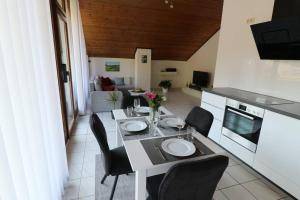 Kuchyň nebo kuchyňský kout v ubytování Ferienwohnung Waldblick Dahn