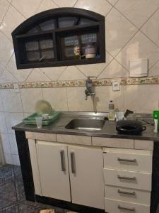 Kuchyň nebo kuchyňský kout v ubytování Casa em Angra dos reis