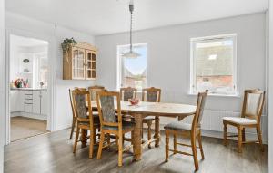 Fotografie z fotogalerie ubytování 4 Bedroom Nice Home In Harboøre v destinaci Harboør