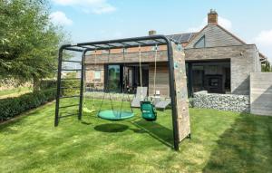 Vườn quanh Beautiful Home In Poperinge With Wifi