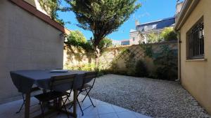 a table and chairs sitting on a patio at Escapade aux Chartrons in Bordeaux