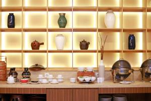 Kemudahan buat kopi dan teh di All Sedayu Hotel Kelapa Gading