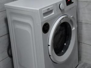 a white washing machine in a bathroom at BakaBaka in Pojate