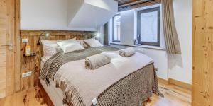 Ένα ή περισσότερα κρεβάτια σε δωμάτιο στο Chalet L'etoile D'argent - Chalets pour 10 Personnes MAE-8931