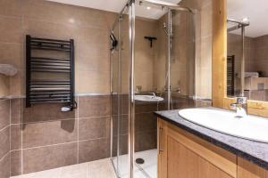 Koupelna v ubytování Résidence La Grange Aux Fees - GRANGE AUX FEES E09 BAT A MAE-6121 + 7 fotografií