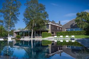 Bazén v ubytování Hotel des Bains & Wellness nebo v jeho okolí