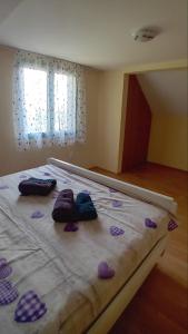 a bed with purple pillows on it in a room at Resetovac in Batočina