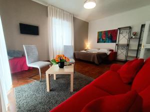 Μια τηλεόραση ή/και κέντρο ψυχαγωγίας στο Rome Apartment D'Amata