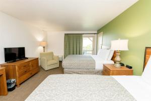 a hotel room with two beds and a television at Brown County Inn in Nashville