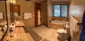 Φωτογραφία από το άλμπουμ του Large 1875 SF 2-bedroom 3 Bath 3-floor townhome σε Zephyr Cove