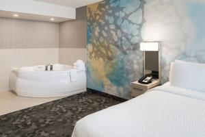 Postel nebo postele na pokoji v ubytování Courtyard by Marriott Toronto Vaughan