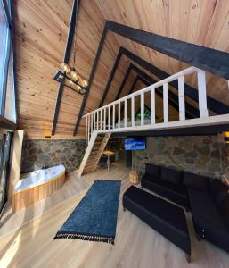 A bed or beds in a room at Ayder Çalıkuşu Bungalov