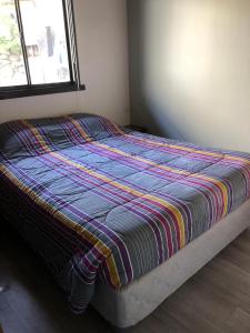 Postel nebo postele na pokoji v ubytování Cabaña a pasos de la costanera con estacionamiento