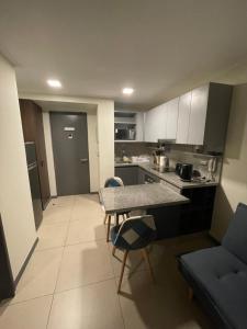a small kitchen with a table and chairs in a room at Acogedor y Céntrico Depto 1D 1B in Concepción +3 photos