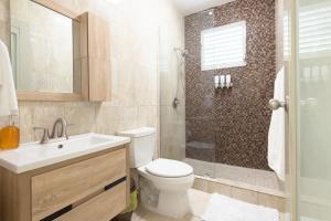 Koupelna v ubytování Rincon View Suites