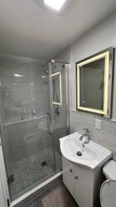 Koupelna v ubytování 2 Bd 2 Ba Unit laundry &kitchen + 34 fotografií