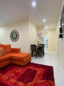 Ruang duduk di Rivière Chateau 2- Gros Islet 10 mins to Beach, Rodney Bay and Stadium