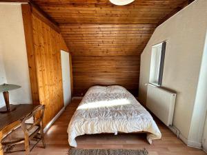 a bed in a room with a wooden ceiling at Charmant Duplex 55m² - Coeur de Villard-de-Lans, 5 pers, Terrasse, Proche Commerces et Loisirs - FR-1-515-208 in Villard-de-Lans